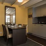 Golden Mansion アパートホテル 3*